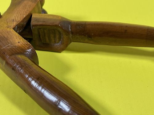ANTIQUE TREEN YEW WOOD LEVER NUTCRACKERS - ADDITIONAL PHOTO 5