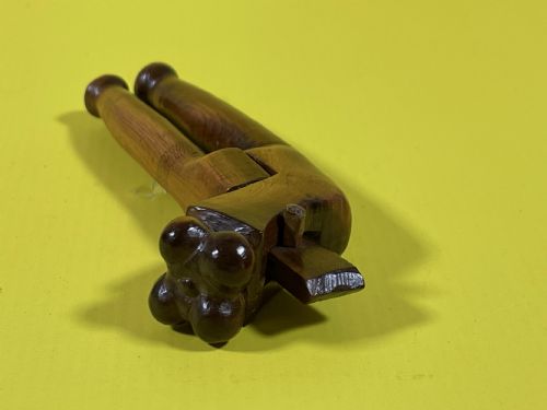 ANTIQUE TREEN YEW WOOD LEVER NUTCRACKERS - ADDITIONAL PHOTO 7