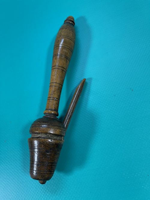 ANTIQUE TREEN TEACHERS CLICKER - ADDITIONAL PHOTO 6