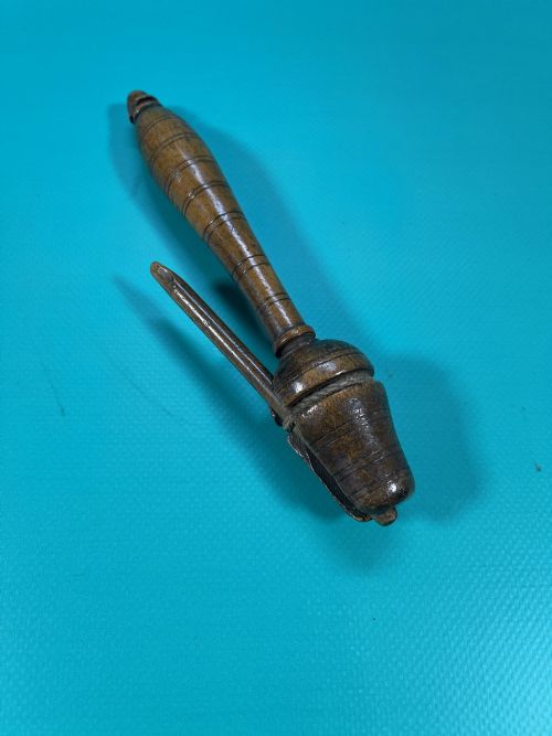 ANTIQUE TREEN TEACHERS CLICKER - ADDITIONAL PHOTO 9