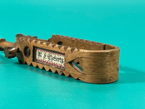 ANTIQUE TREEN WELSH SYCAMORE SUGAR TONGS DATED 1888 - ADDITIONAL PHOTO 5