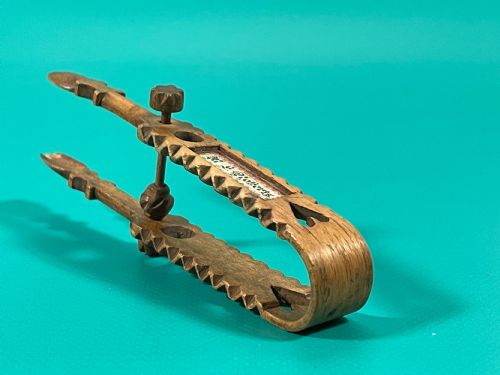 ANTIQUE TREEN WELSH SYCAMORE SUGAR TONGS DATED 1888 - ADDITIONAL PHOTO 8