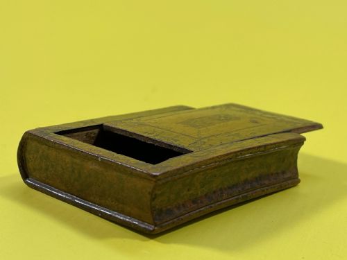 ANTIQUE TREEN BOOK SHAPED SNUFF BOX - ADDITIONAL PHOTO 3