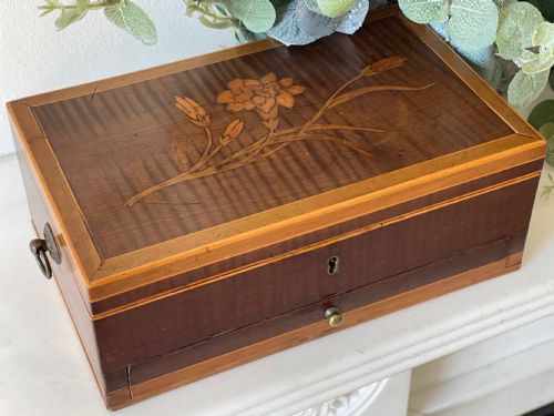 A GEORGIAN MAHOGANY INLAID NETTING BOX - ADDITIONAL PHOTO 5