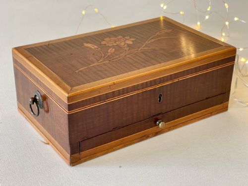 A GEORGIAN MAHOGANY INLAID NETTING BOX - ADDITIONAL PHOTO 14