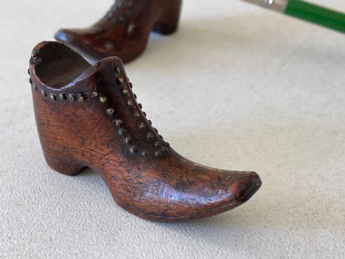 A PAIR OF ANTIQUE TREEN PEN RESTS - ADDITIONAL PHOTO 2
