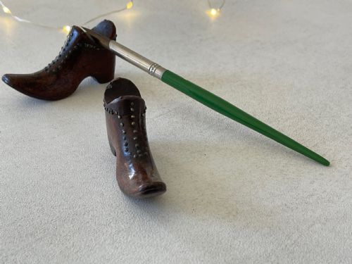 A PAIR OF ANTIQUE TREEN PEN RESTS - ADDITIONAL PHOTO 3