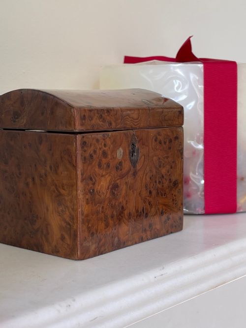 a georgian yew wood tea caddy small size - CATEGORY: ANTIQUE BOXES - DATED GEORGIAN