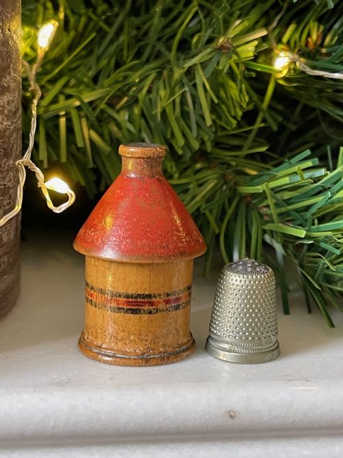 ANTIQUE TUNBRIDGE WARE COTTAGE THIMBLE CASE - ADDITIONAL PHOTO 1