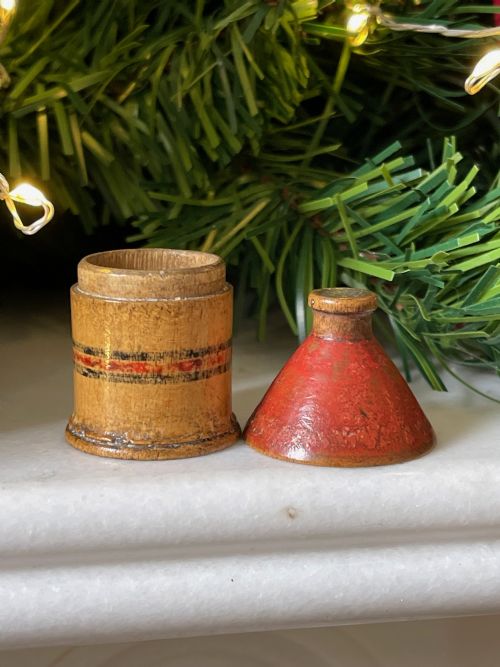 ANTIQUE TUNBRIDGE WARE COTTAGE THIMBLE CASE - ADDITIONAL PHOTO 2