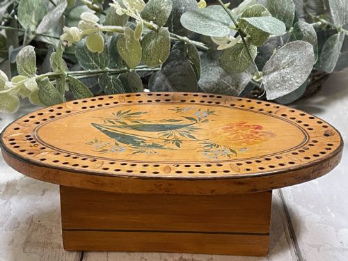 AN EARLY 1800S TREEN TUNBRIDGE WARE PAINTED CRIBBAGE BOX - ADDITIONAL PHOTO 2
