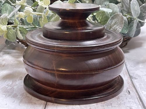 AN ANTIQUE LIGNUM VITAE LIDDED POT - ADDITIONAL PHOTO 5