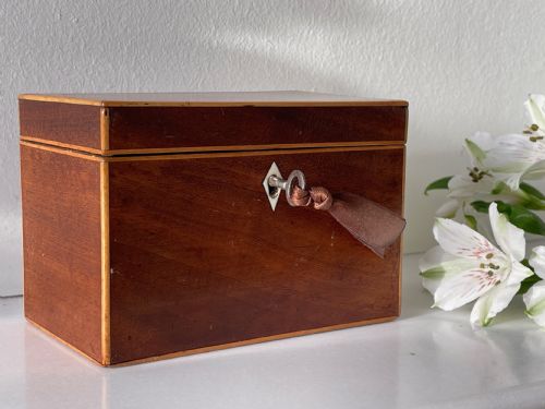 A MINIATURE ANTIQUE GEORGIAN TEA CADDY - ADDITIONAL PHOTO 2