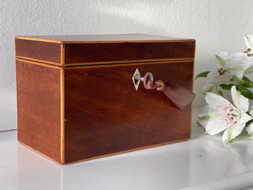 A MINIATURE ANTIQUE GEORGIAN TEA CADDY - ADDITIONAL PHOTO 4
