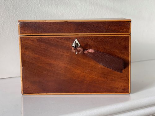 A MINIATURE ANTIQUE GEORGIAN TEA CADDY - ADDITIONAL PHOTO 6