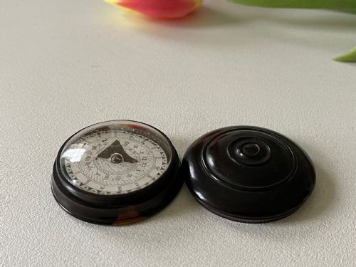 ANTIQUE SUN DIAL COMPASS LIGNUM VITAE CASE - ADDITIONAL PHOTO 5