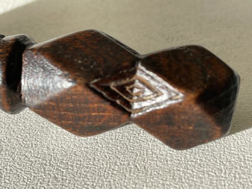 AN ANTIQUE TREEN FOLK ART SAILORS SEAM RUBBER - ADDITIONAL PHOTO 1