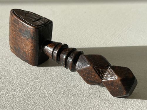 AN ANTIQUE TREEN FOLK ART SAILORS SEAM RUBBER - ADDITIONAL PHOTO 3