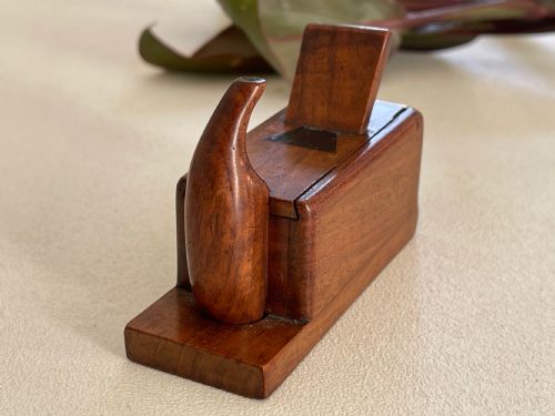 ANTIQUE TREEN SNUFF BOX FROM BELINDA GENTLE COLLECTION - ADDITIONAL PHOTO 1