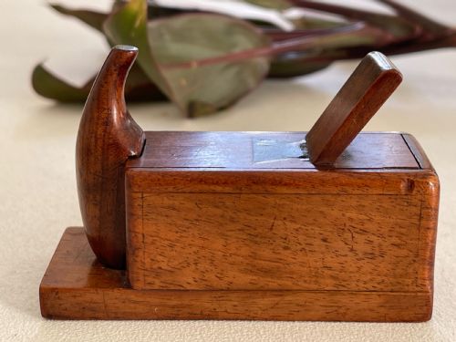 ANTIQUE TREEN SNUFF BOX FROM BELINDA GENTLE COLLECTION - ADDITIONAL PHOTO 4