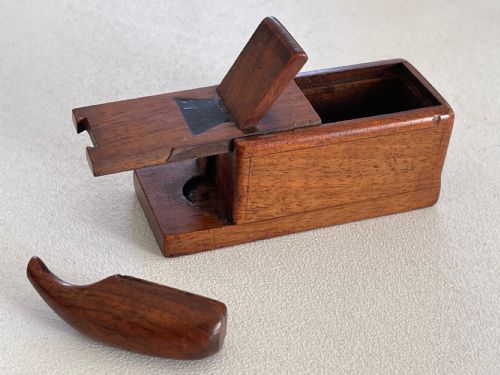 ANTIQUE TREEN SNUFF BOX FROM BELINDA GENTLE COLLECTION - ADDITIONAL PHOTO 6