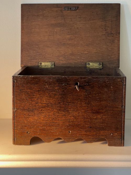 A SMALL GEORGIAN OAK BOARDED BOX - ADDITIONAL PHOTO 5