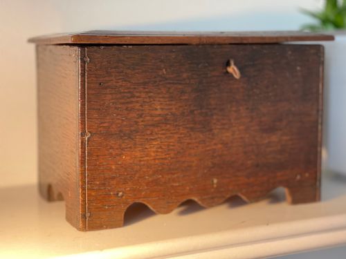 A SMALL GEORGIAN OAK BOARDED BOX - ADDITIONAL PHOTO 11