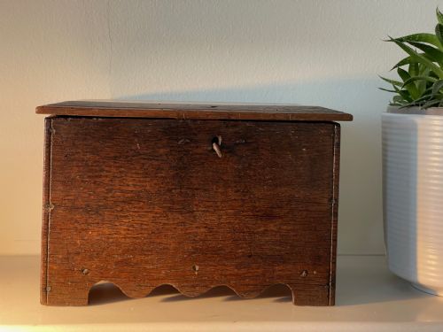 A SMALL GEORGIAN OAK BOARDED BOX - ADDITIONAL PHOTO 15