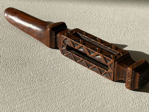 AN UNUSUAL ANTIQUE TREEN APPLE CORER - ADDITIONAL PHOTO 5