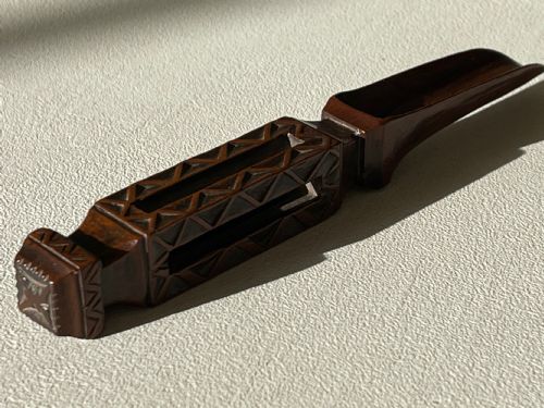 AN UNUSUAL ANTIQUE TREEN APPLE CORER - ADDITIONAL PHOTO 8