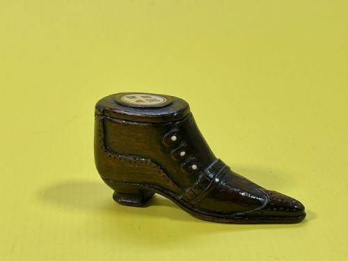 ANTIQUE SNUFF SHOE BOX WITH HEARTS CLUBS DIAMONDS SPADES - ADDITIONAL PHOTO 3