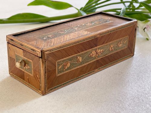 fig 1. Antique Prisoner of War Straw Reel Box