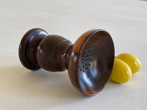 AN ENGLISH 18TH CENTURY ANTIQUE TREEN POUNCE POT - ADDITIONAL PHOTO 2