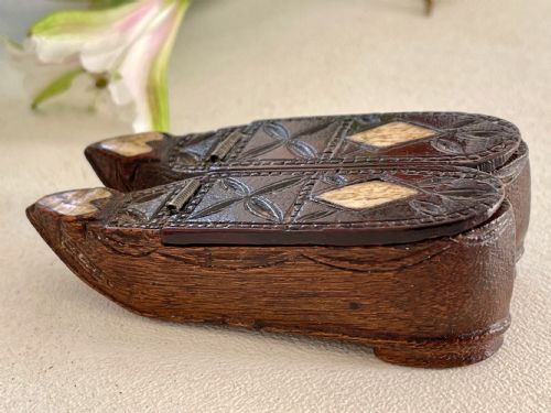 ANTIQUE PRISONER OF WAR DOUBLE SNUFF SHOE BOX - ADDITIONAL PHOTO 1