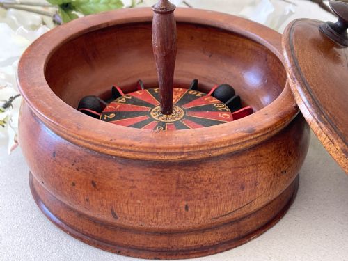 AN EARLY 1900S TRAVELLING ROULETTE GAME - ADDITIONAL PHOTO 4