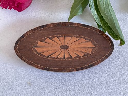 a georgian inlaid oval box - CATEGORY: ANTIQUE BOXES - DATED GEORGIAN