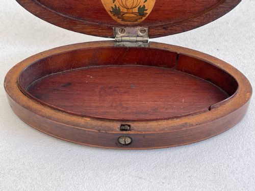 A GEORGIAN INLAID OVAL BOX - ADDITIONAL PHOTO 5