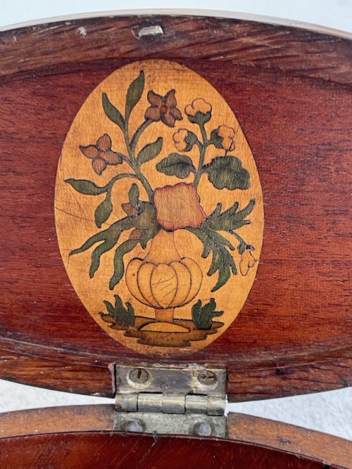 A GEORGIAN INLAID OVAL BOX - ADDITIONAL PHOTO 8