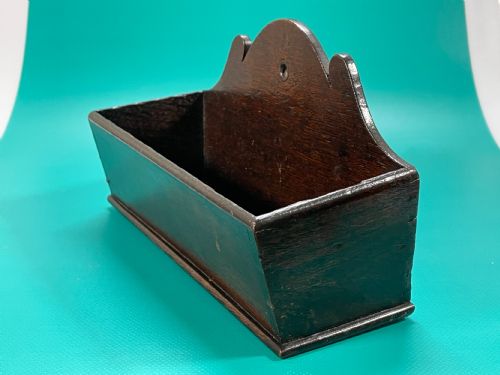 A GEORGIAN OAK WALL POCKET OR CANDLE BOX - ADDITIONAL PHOTO 4