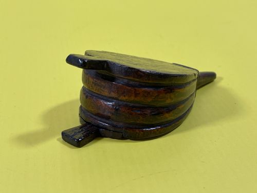 ANTIQUE TREEN SNUFF BOX BELLOWS SHAPED - ADDITIONAL PHOTO 3