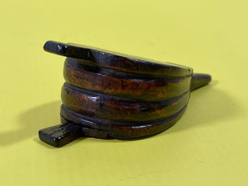 ANTIQUE TREEN SNUFF BOX BELLOWS SHAPED - ADDITIONAL PHOTO 5