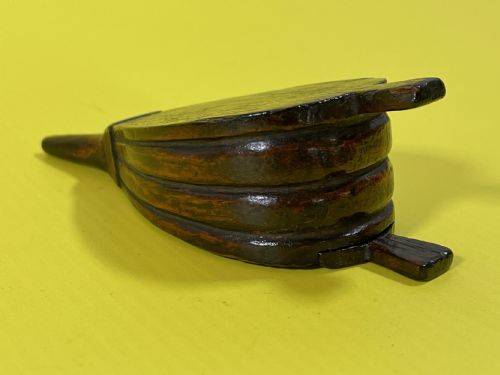 ANTIQUE TREEN SNUFF BOX BELLOWS SHAPED - ADDITIONAL PHOTO 7