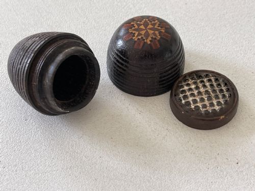ANTIQUE TREEN TUNBRIDGE WARE NUTMEG GRATER - ADDITIONAL PHOTO 3