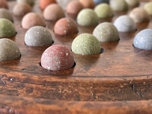 ANTIQUE YEW WOOD SOLITAIRE BOARD WITH COLOURFUL CLAY MARBLES - ADDITIONAL PHOTO 1