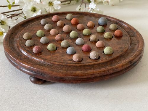 ANTIQUE YEW WOOD SOLITAIRE BOARD WITH COLOURFUL CLAY MARBLES - ADDITIONAL PHOTO 2