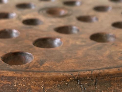 ANTIQUE YEW WOOD SOLITAIRE BOARD WITH COLOURFUL CLAY MARBLES - ADDITIONAL PHOTO 6