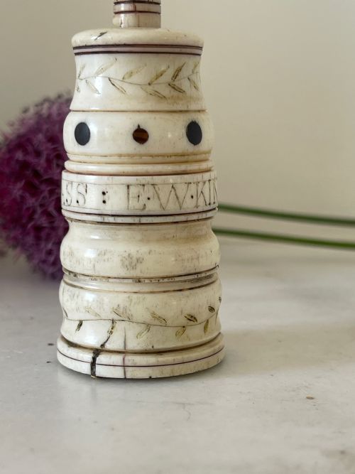 A RARE NAMED SCRIMSHAW COMBINED GO TO BED PRICKER WHALE BONE BARCLAY WHALING SHIP - ADDITIONAL PHOTO 24