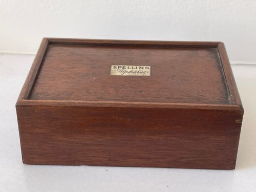 ANTIQUE SPELLING AND ALPHABET BOX INCLUDES 232 DOUBLE SIDED BONE LETTERS - ADDITIONAL PHOTO 1