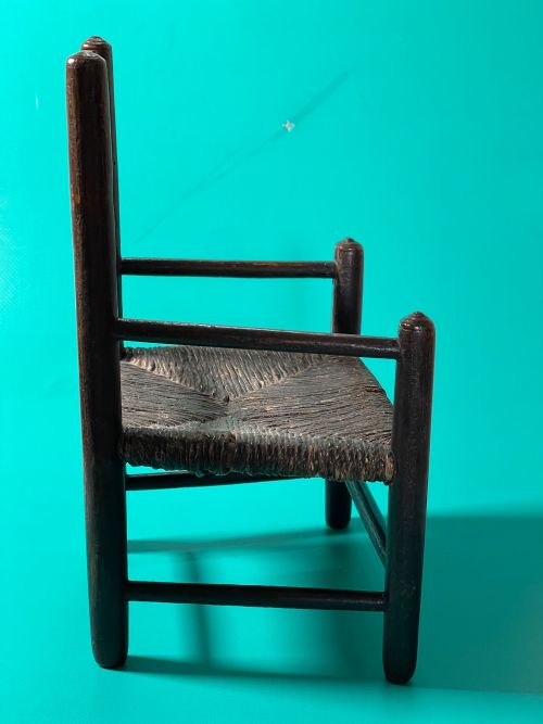 AN ANTIQUE APPRENTICE SMALL CHAIR FOR A DOLL OR TEDDY - ADDITIONAL PHOTO 1