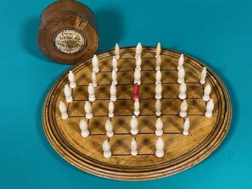 ANTIQUE TREEN PEG SOLITAIRE BOARD PEGS IN BOX - ADDITIONAL PHOTO 3